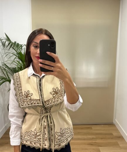 Camisas | Chaleco Marisol-beige-bordado | Tu Estilo en Rosa