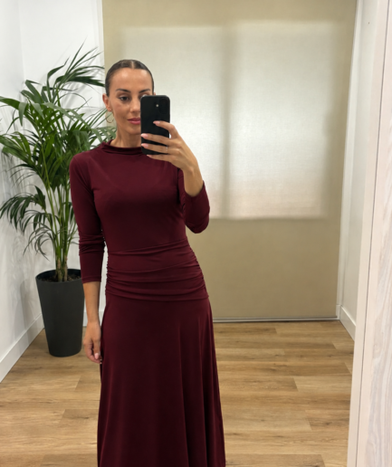 Vestido Rosana-frontal- granate | modo, casual, complementos, fiesta, tienda de moda, estilo | Tu Estilo en Rosa