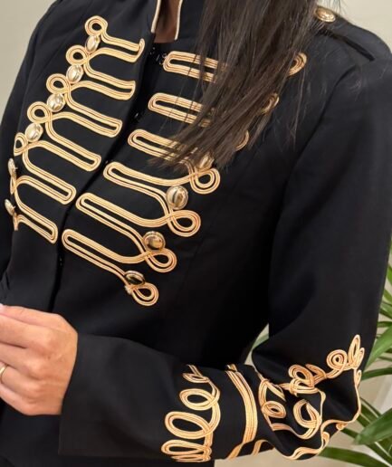 Casual | Chaqueta Olivia-negra-galones | Tu Estilo en Rosa