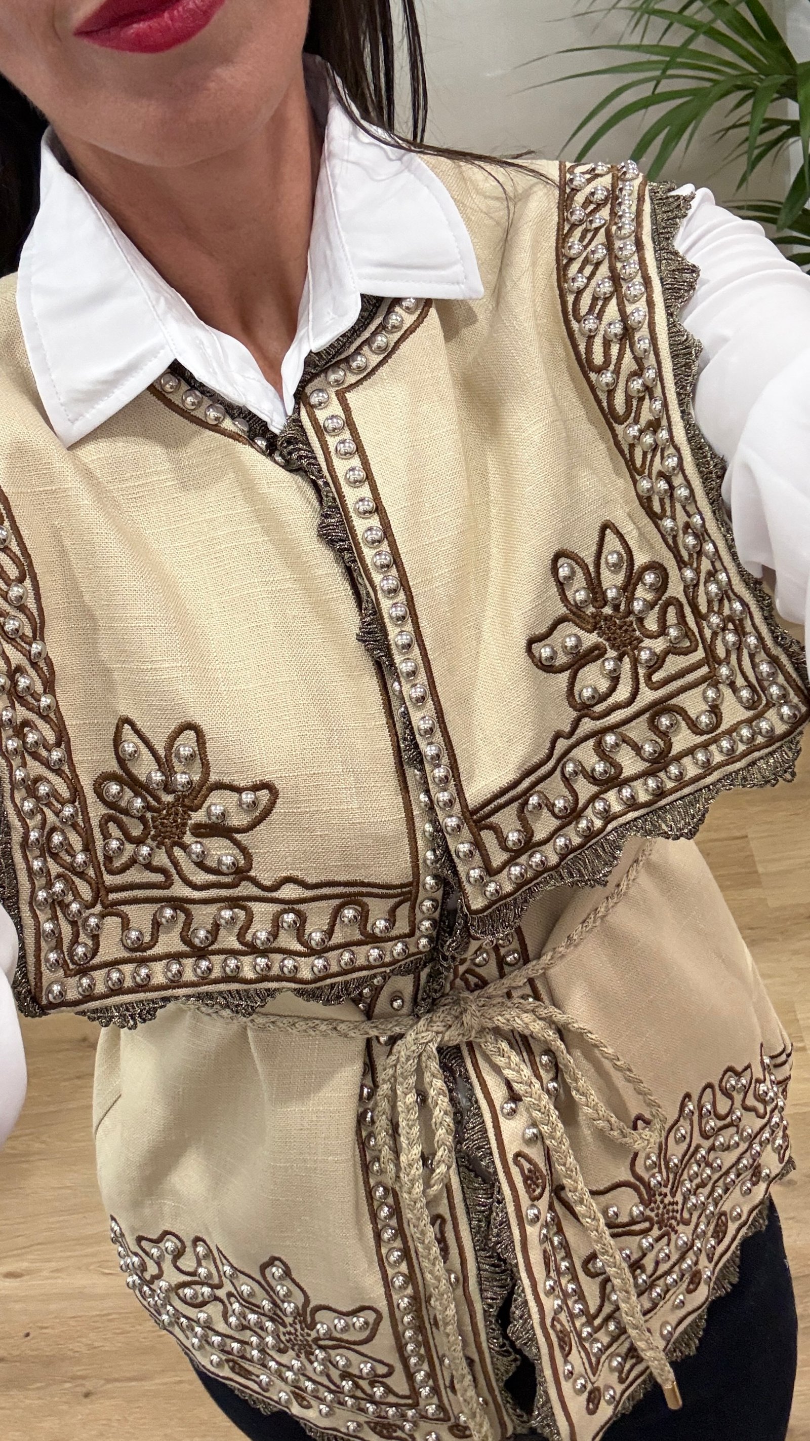 Casual | Chaleco Marisol-beige-bordado | Tu Estilo en Rosa