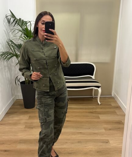 Casual | Chaqueta Anabel-frontal-verde-militar | Tu Estilo en Rosa