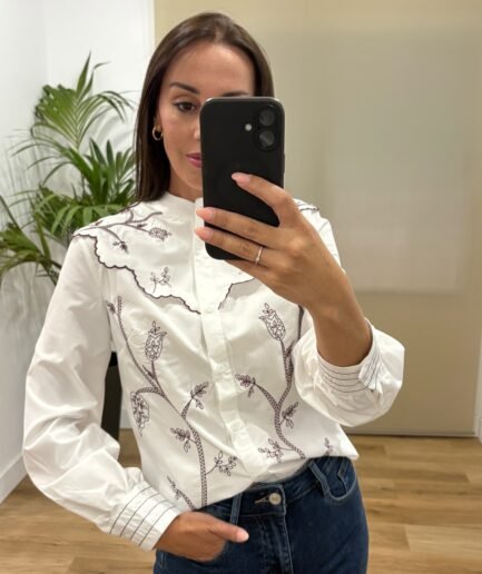 Casual | Camisa Macarena-bordada-blanca | Tu Estilo en Rosa